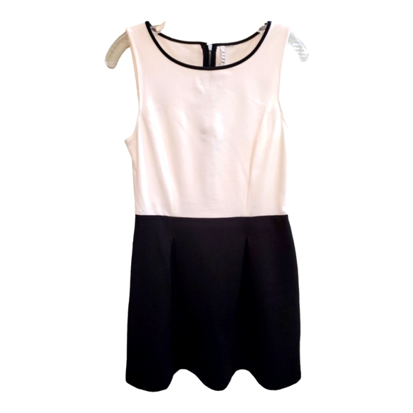 Elle Dresses & Skirts - Elle Fit & Flare Dress Color Block Sleeveless Stretch Ivory Black ❣️5/$25